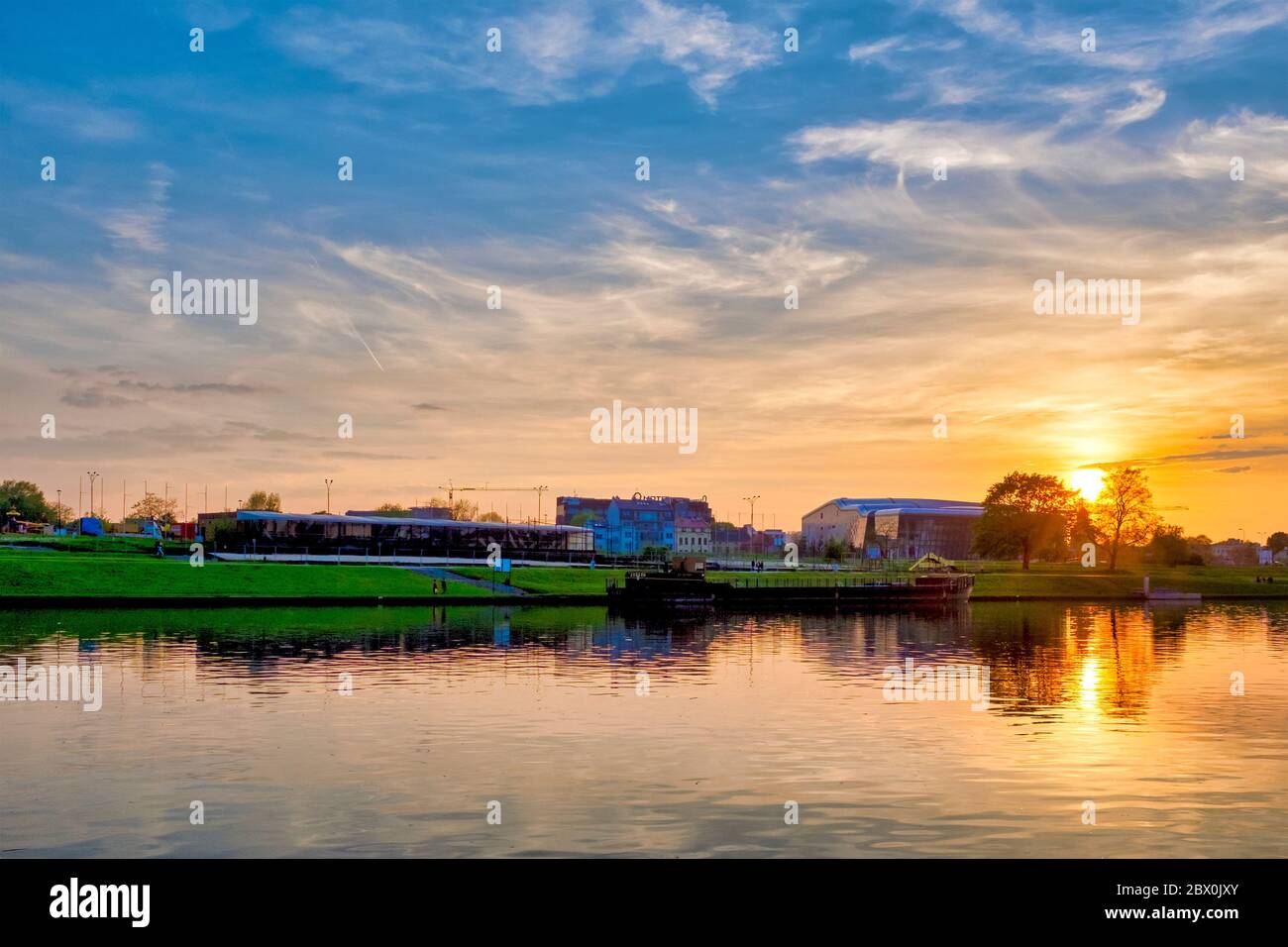 Tramonto sul fiume Vistola, Cracovia, Polonia Foto Stock