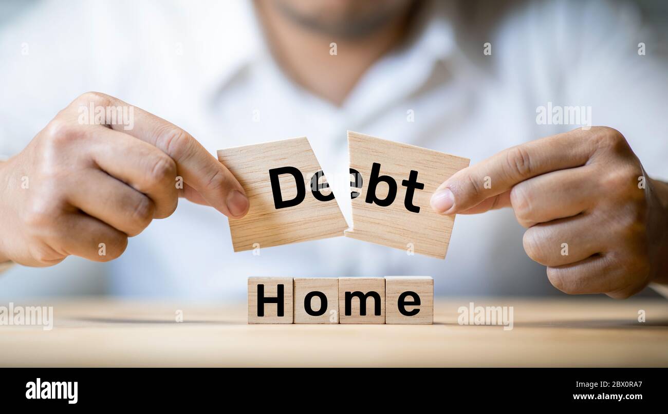 Proprietà e concetti finanziari bancari con costo del debito quando la gente compra home.business investimento e situazione di gestione Foto Stock