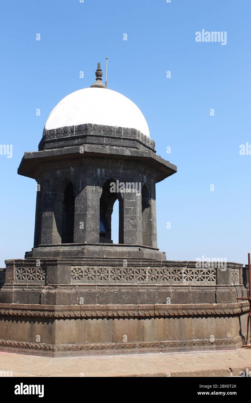 Samadhi o luogo di riposo di Shivaji Maharaj, Forte Raigad, Maharashtra, India Foto Stock