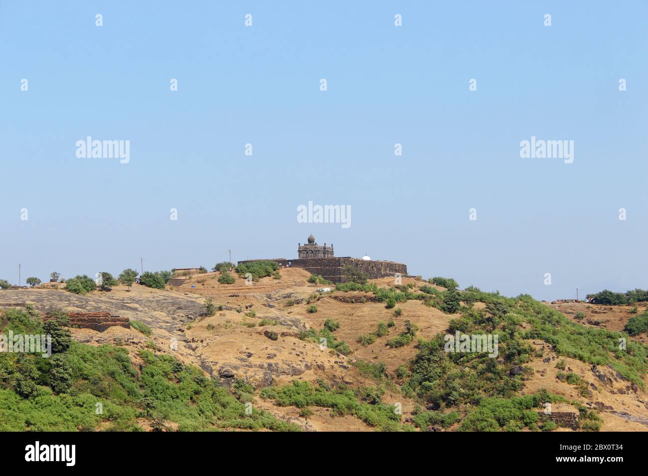 Vista del Tempio di Jagadishwar da Rajwada, Forte di Raigad, Maharashtra, India Foto Stock