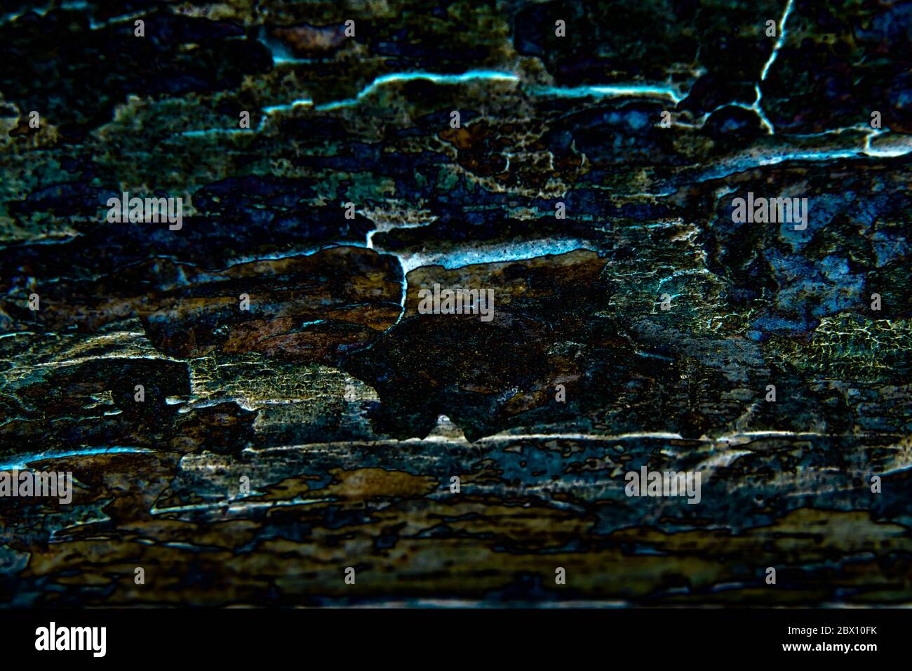 sfondo astratto, legno, corteccia, solarizzato, blu, nero, marrone Foto Stock
