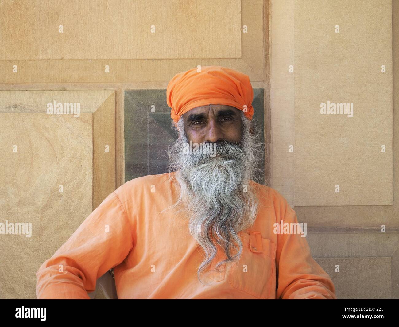Bishnoi PriestJajiwal Dune Rajasthan, India PE000023 Foto Stock