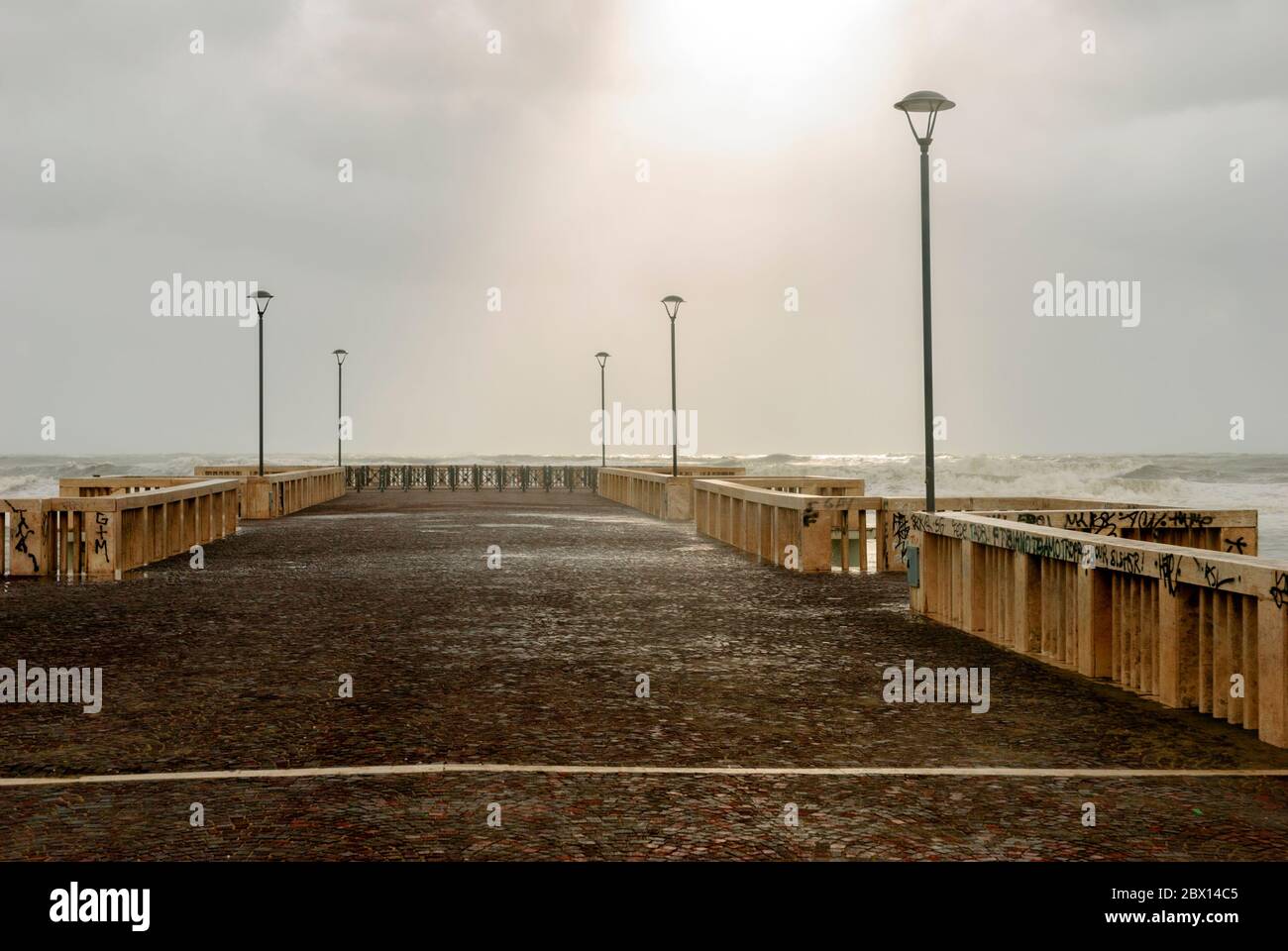 Il molo di Ostia Lido in inverno - Roma, Italia Foto Stock