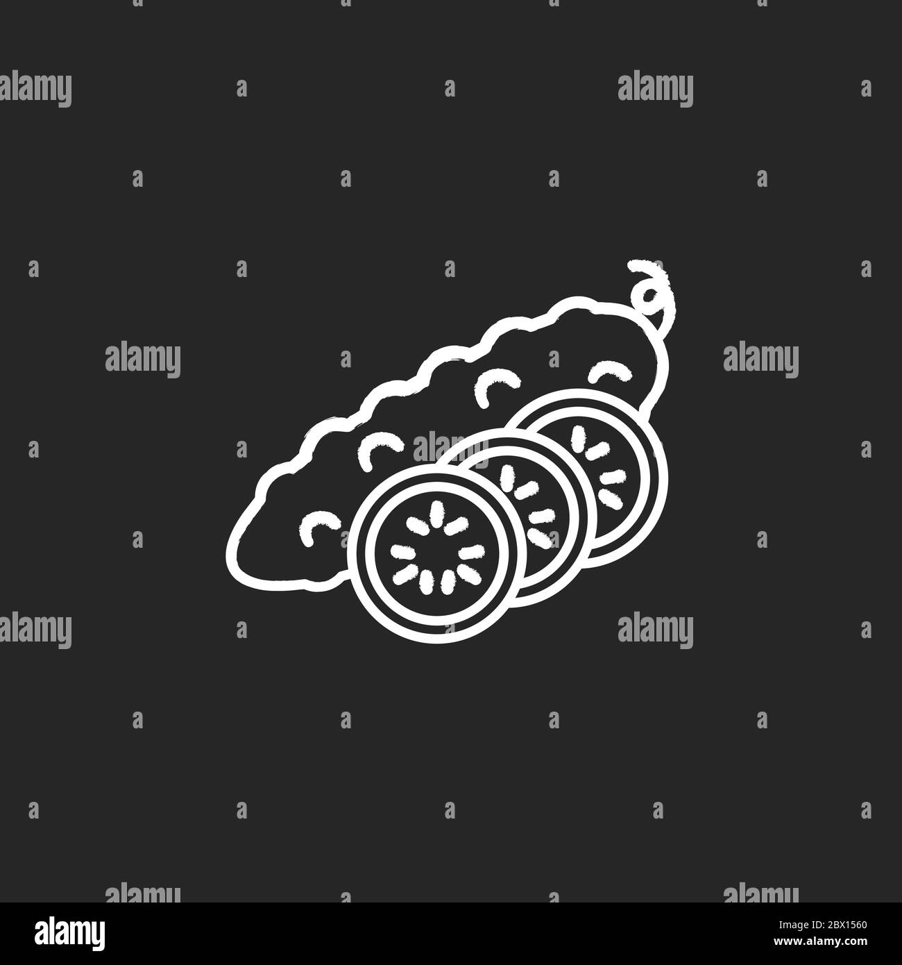 Icona di gesso bianco su sfondo nero. Verdure fresche con pezzi tagliati. Veggie intero con vitamina. Fitness dieting. Prodotti alimentari da alimentari Illustrazione Vettoriale