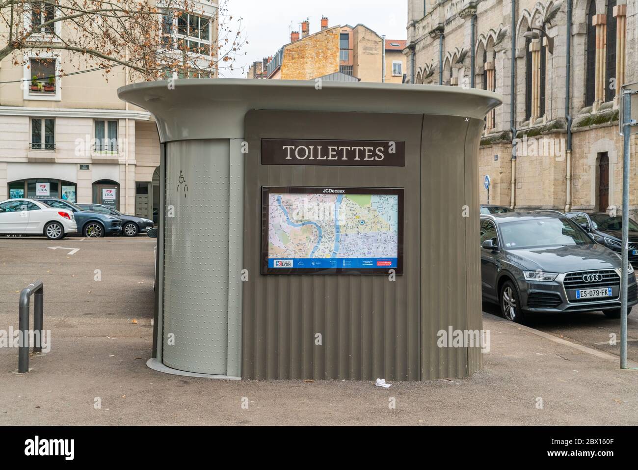 Lione, Francia 3 gennaio 2020 - servizi igienici pubblici nella città di Lione Foto Stock