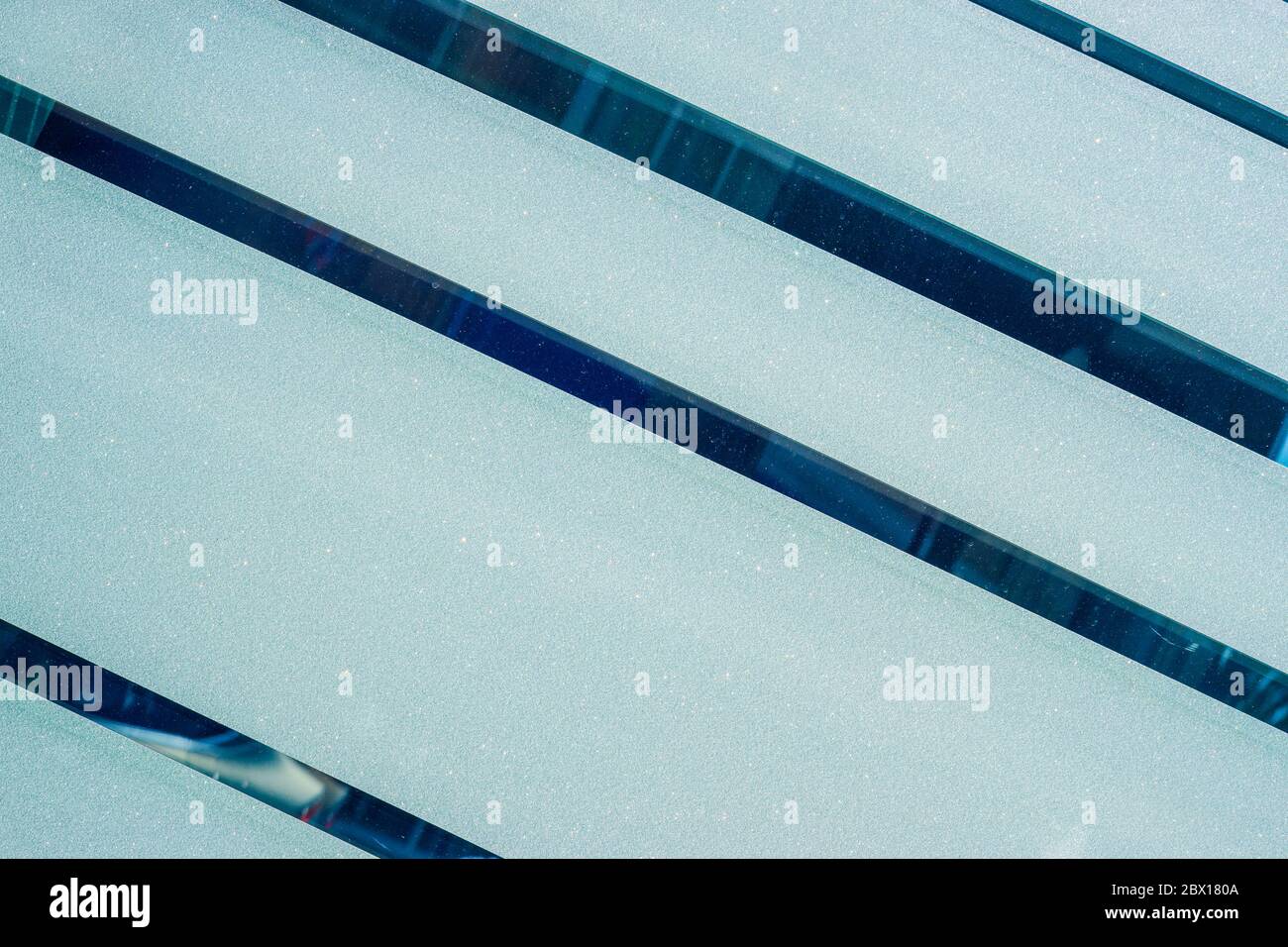 Vetro Abstract nero e bianco sfondo a strisce Foto Stock