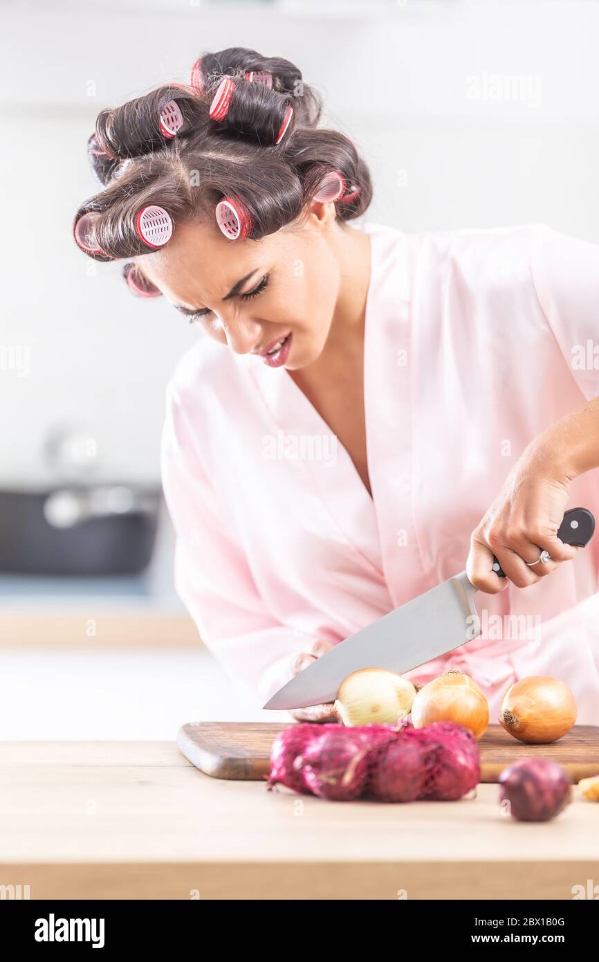 Lo chef taglia cipolla immagini e fotografie stock ad alta risoluzione -  Alamy