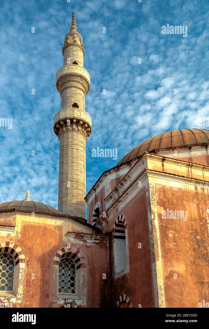 Antica Moschea Ottomana con Minareto all'interno della città vecchia di Rodi, Rodi Grecia Foto Stock