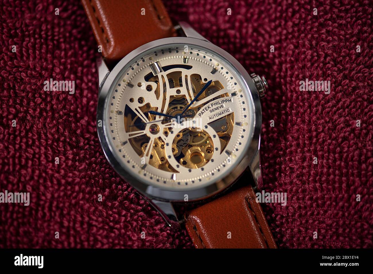 Quadrante scheletrico con cinturino in pelle marrone Patek Philippe Grand Complications Tourbillon monofonase Foto Stock