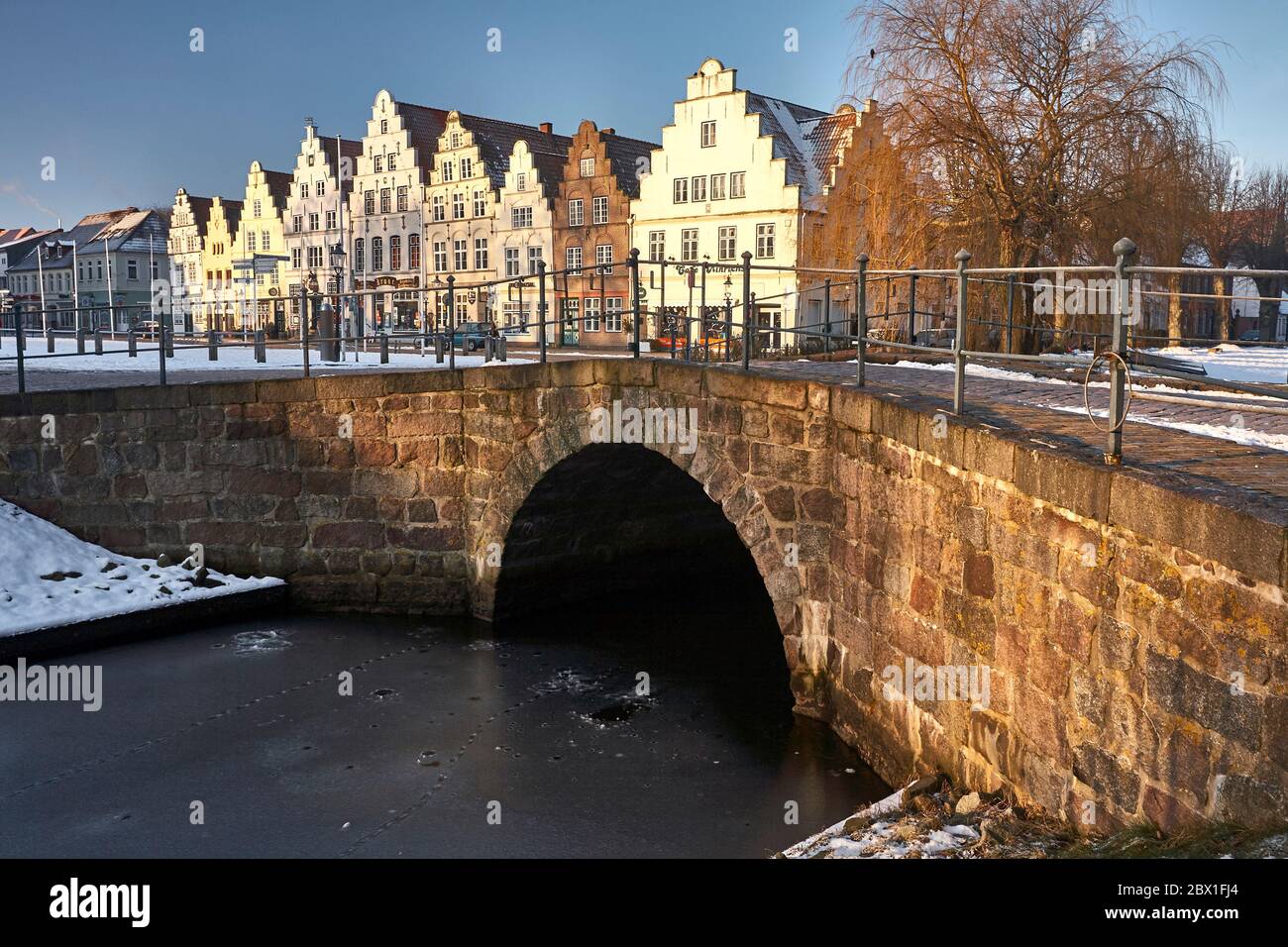 Il duca Friedrich III di Schleswig-Gottorf offrì nel 1621 agli olandesi di costruire la città di Friedrichstadt tra i fiumi Treene e Eider Foto Stock