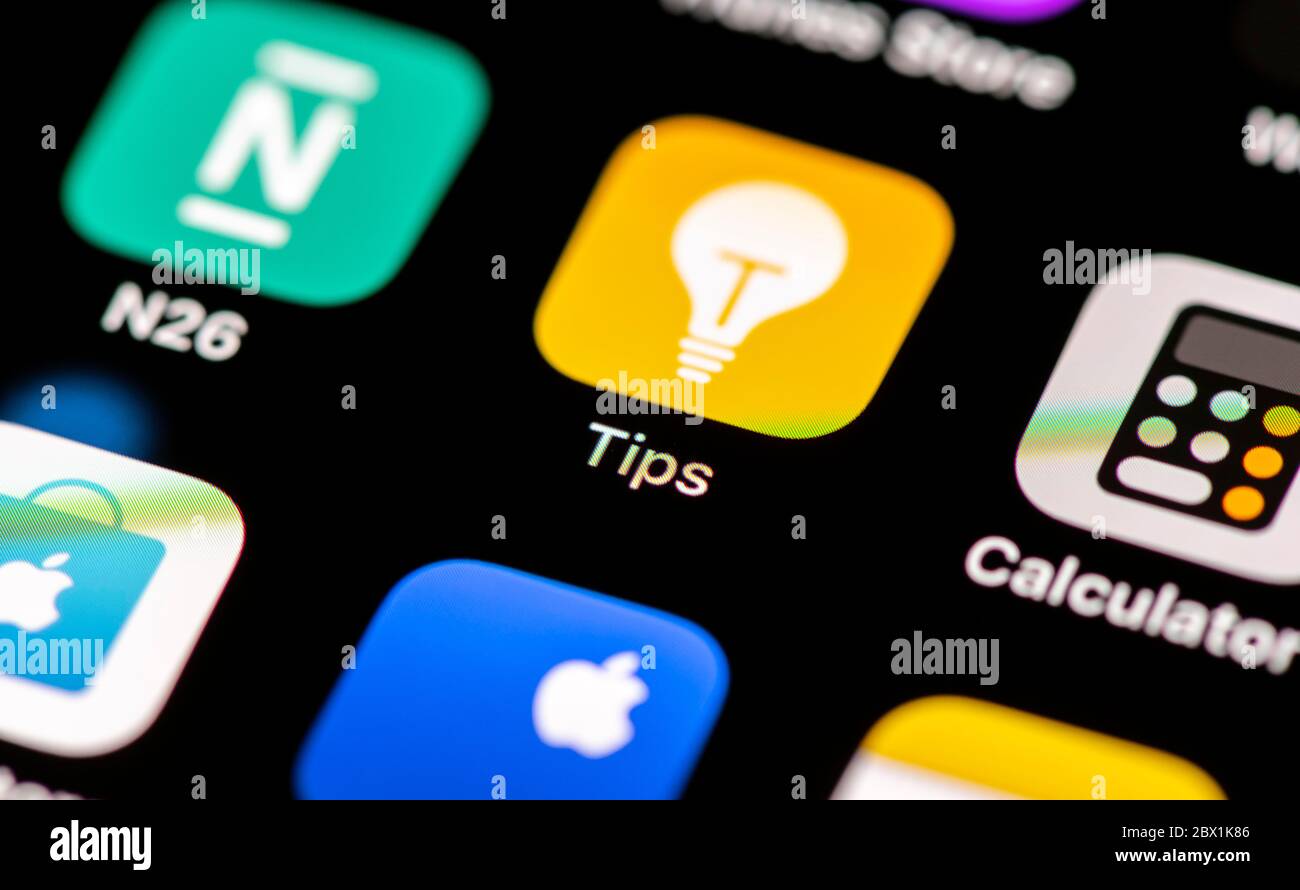 App Apple Tips, icone app sul display di un telefono cellulare, iPhone, smartphone, primo piano Foto Stock