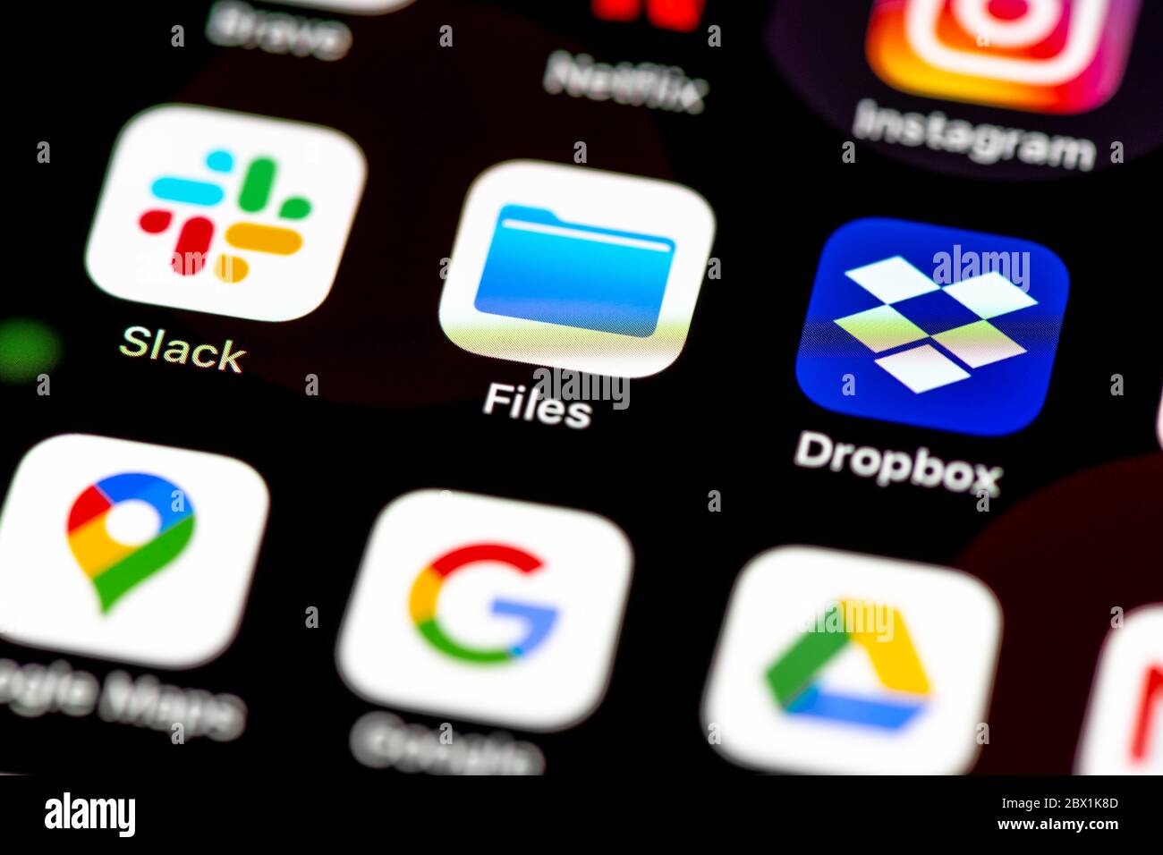 Slack, Apple Files, Dropbox, App Icons su un display mobile, iPhone, smartphone, primo piano Foto Stock