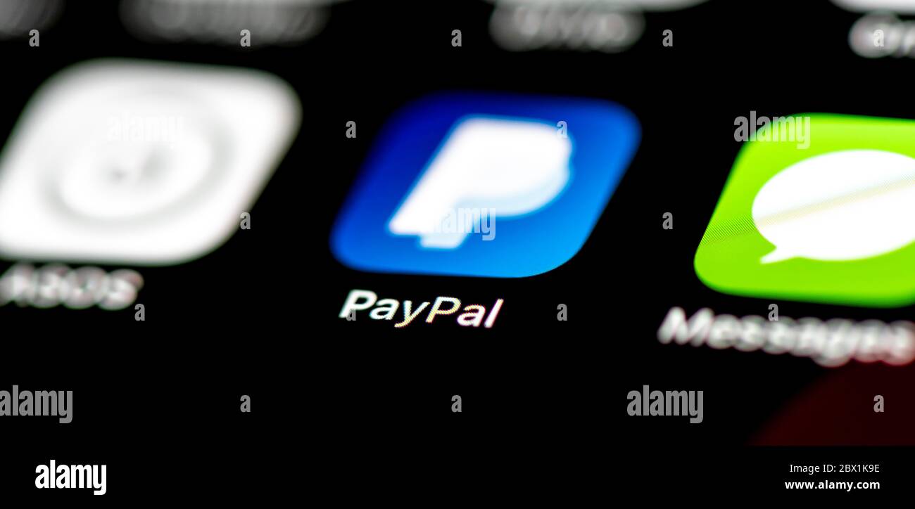 PayPal, app a pagamento, icone delle app sul display di un telefono cellulare, iPhone, smartphone, primo piano Foto Stock