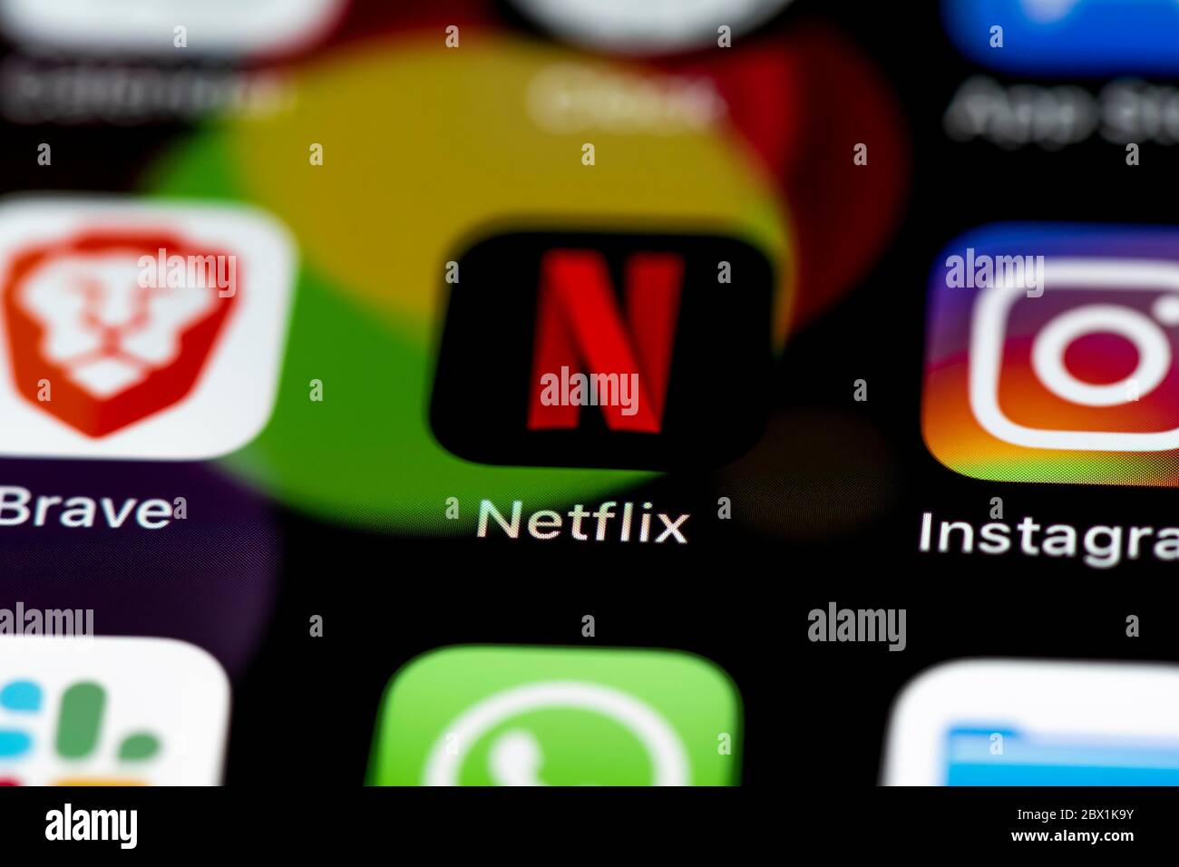 App Netflix, icone delle app sul display di un telefono cellulare, iPhone, smartphone, primo piano Foto Stock
