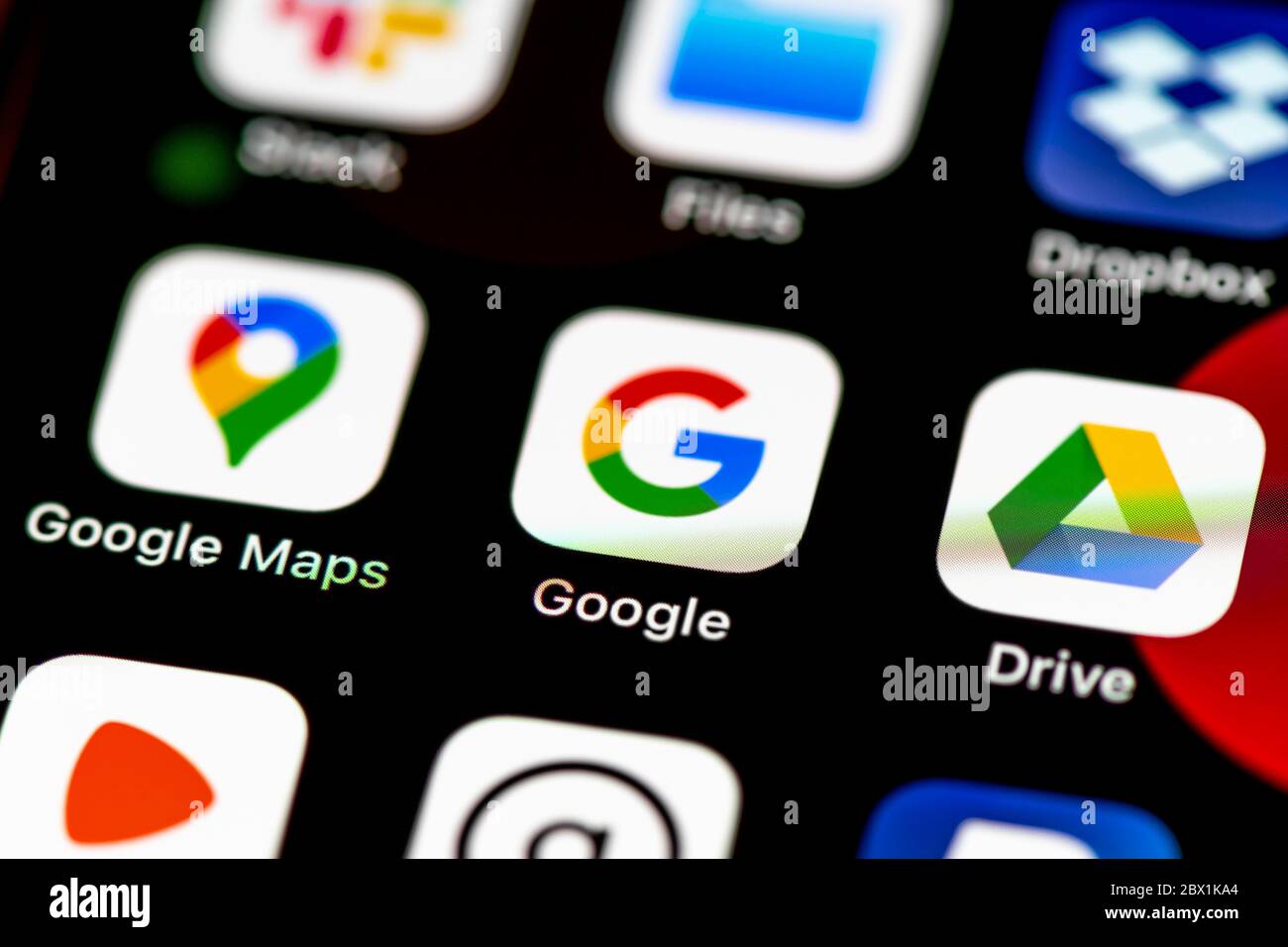 Google App, icone delle app sul display di un telefono cellulare, iPhone, smartphone, primo piano Foto Stock