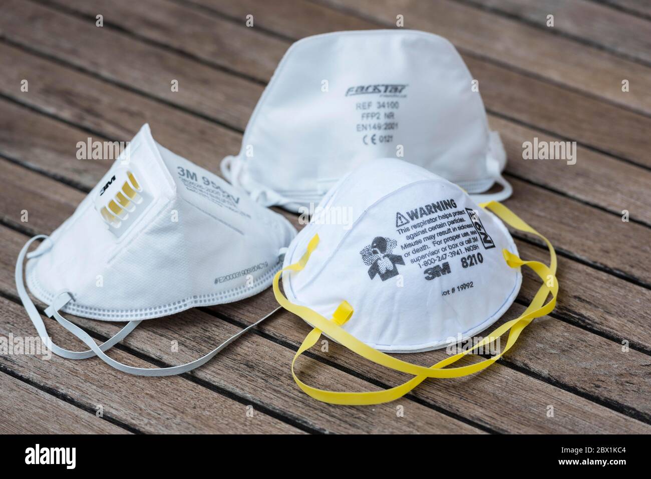 Tre maschere mediche di respirazione, protezione da corona, Germania Foto Stock