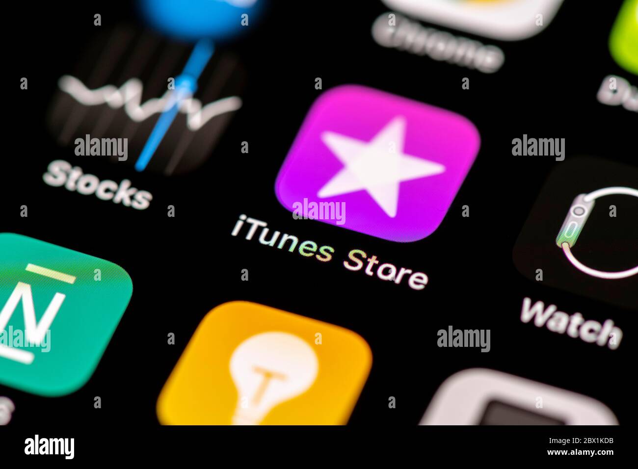App iTunes Store, icone delle app sul display di un telefono cellulare, iPhone, smartphone, primo piano Foto Stock
