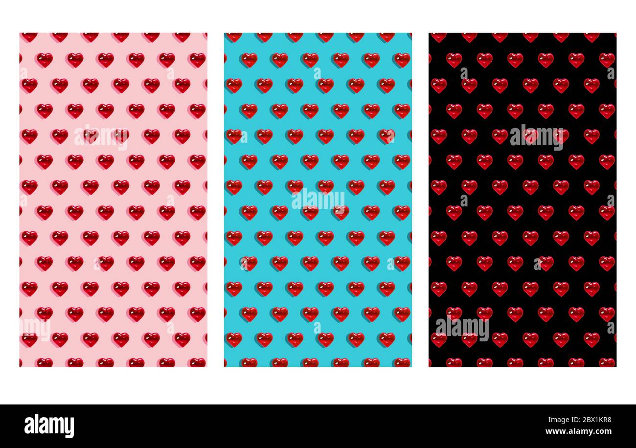 Motivo di cuori rossi di vetro su sfondo nero, blu, rosa. Simbolo dell'amore Foto Stock