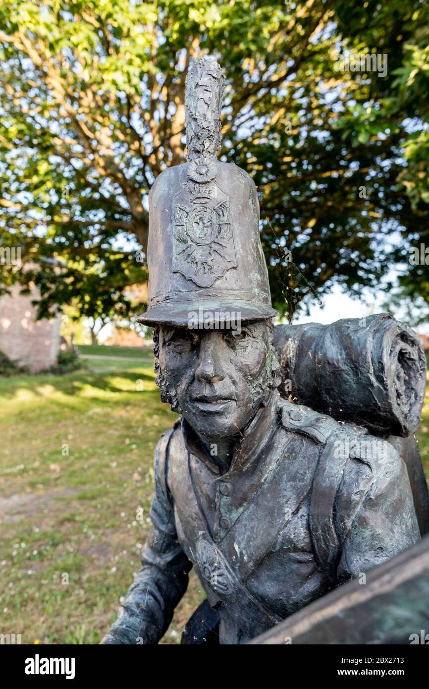 Statua di bronzo del corpo reale dello Stato durante la costruzione del canale militare The Hythe UK Foto Stock