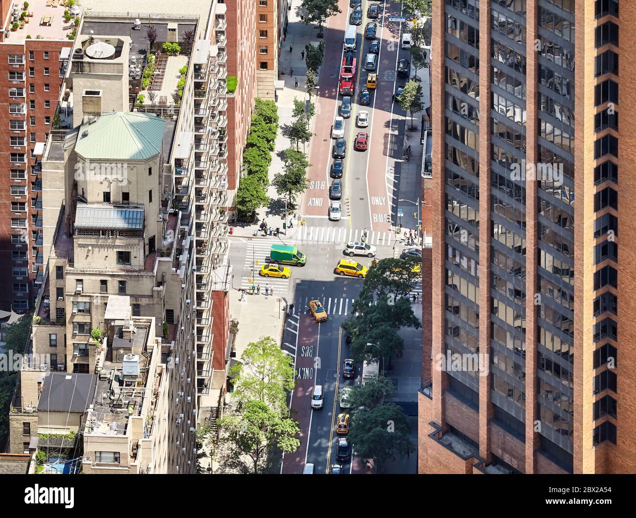 Vista aerea di una strada e degli edifici nel centro di New York, Stati Uniti. Foto Stock