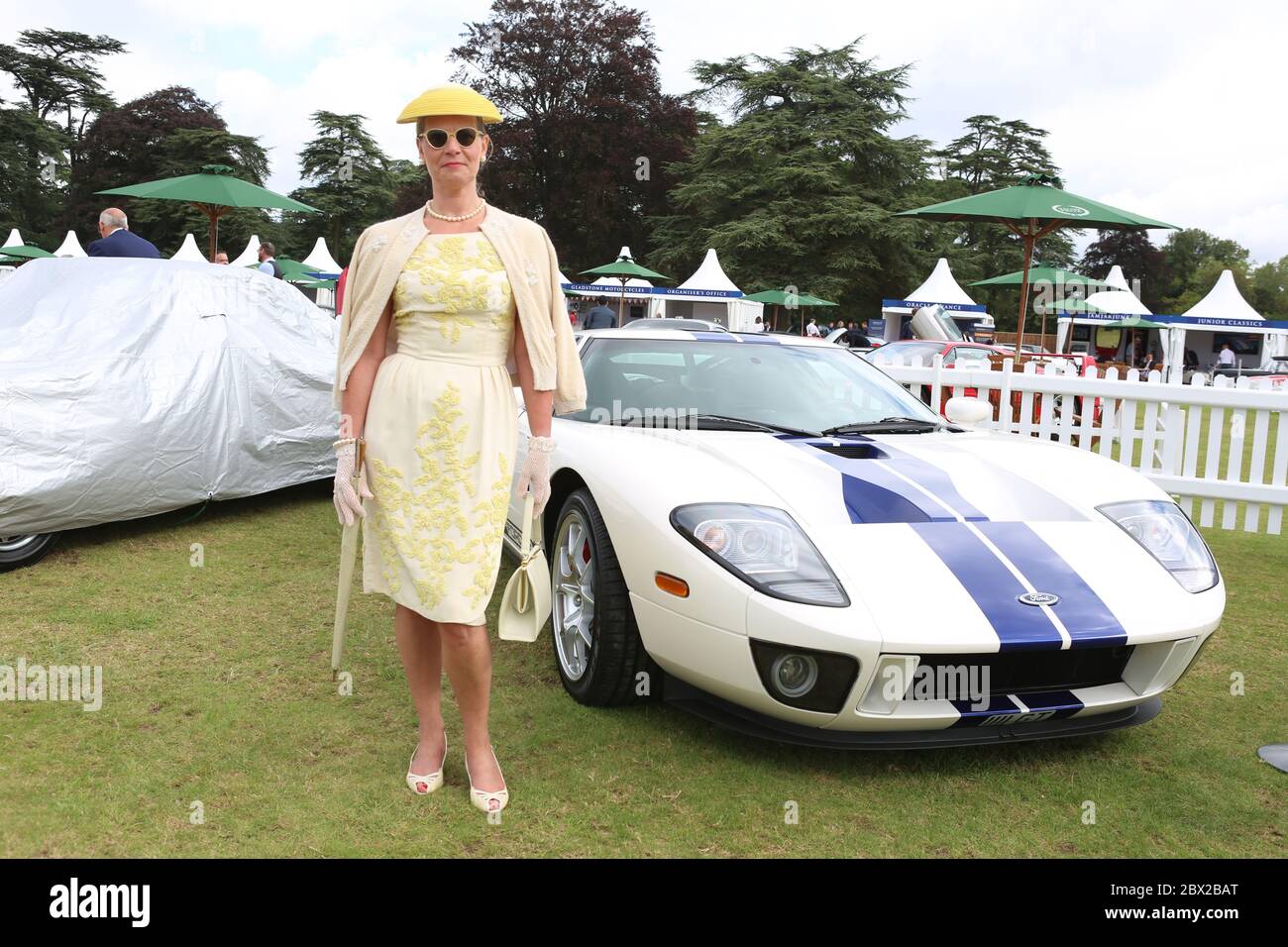 Salon Privé celebra il suo decimo anniversario nel 2015 con l'annuncio di oggi che si sta trasferendo al magnifico Palazzo Blenheim, sottolineando ulteriormente la sua posizione come il più prestigioso evento automobilistico del Regno Unito. Sulla base dei risultati di un decennio notevole, che comprende la creazione del suo Concours d’Elégance come uno dei 3 eventi più prestigiosi di auto classiche del mondo, il trasferimento a Blenheim Palace offre un luogo di destinazione perfettamente allineato al fascino e alla reputazione del Salon Privé. Salon Privé continuerà a mantenere la sua consolidata linea dati all'inizio di settembre . Foto Stock