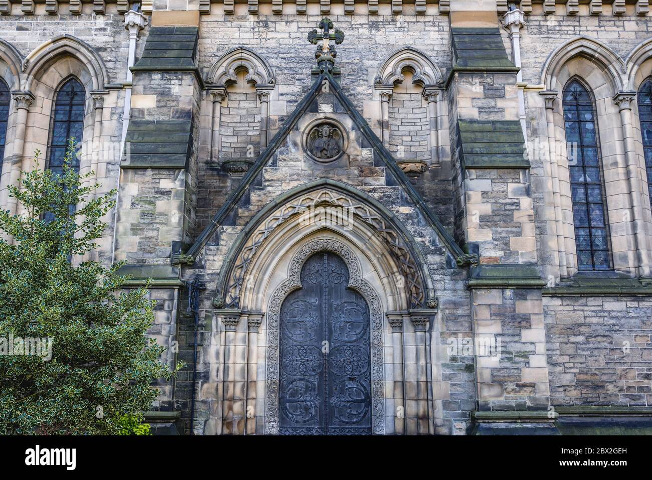 Vista laterale della Chiesa Cattedrale di Santa Maria la Vergine della Chiesa Episcopale Scozzese a Edimburgo, capitale della Scozia, parte del Regno Unito Foto Stock
