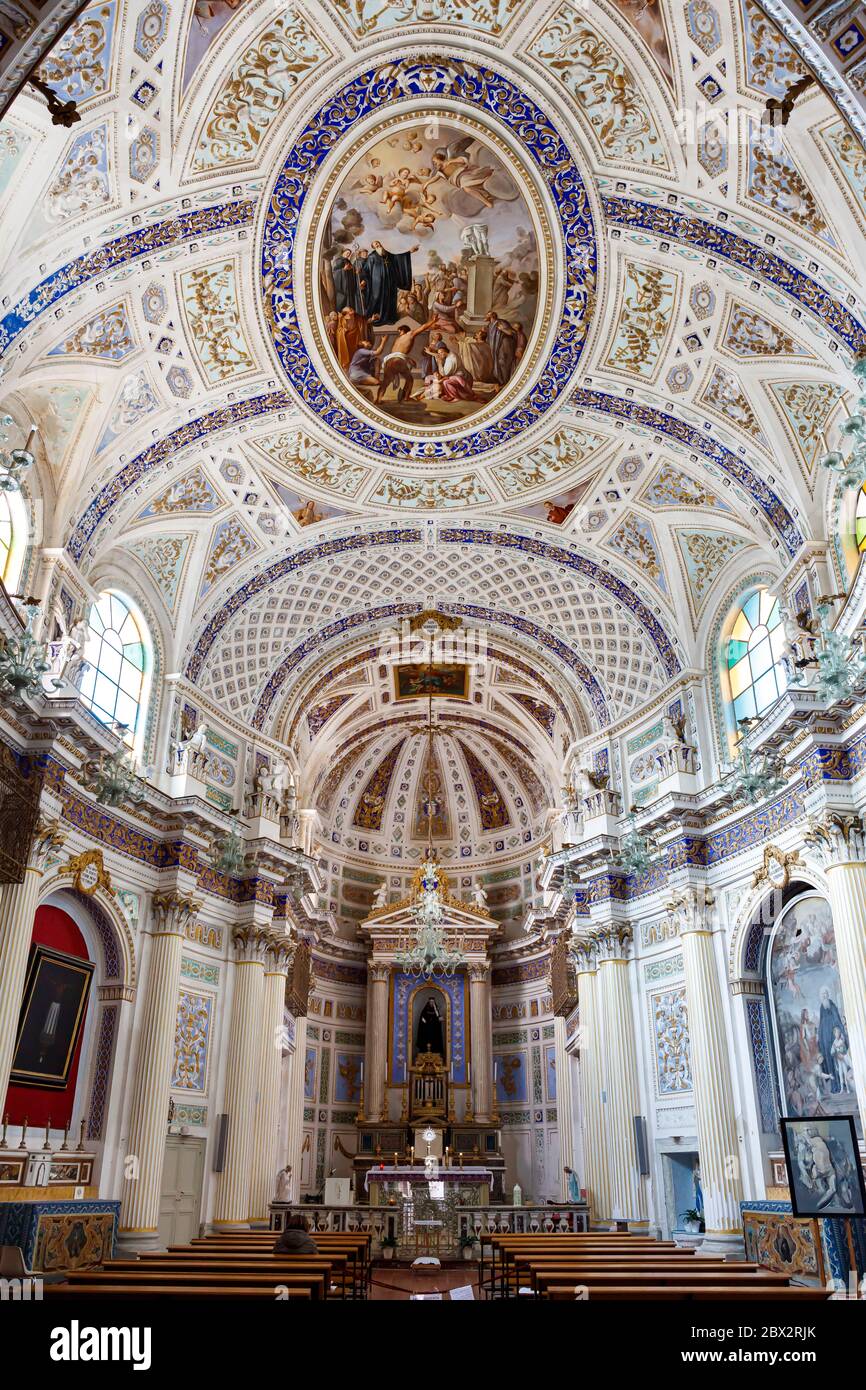 Italia, Sicilia, Scicli, città tardo barocca della Val di noto, dichiarata Patrimonio dell'Umanità dall'UNESCO, la chiesa di San Giovanni Evangelista, la navata principale Foto Stock