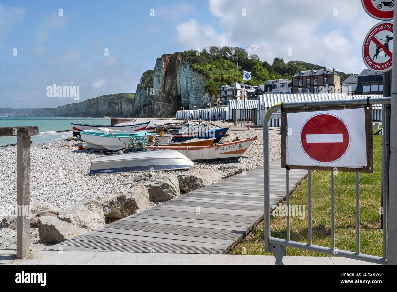 Francia, Senna Marittima, Yport, regolamentato l'accesso alle spiagge durante la definement a seguito di Covid-19 Foto Stock