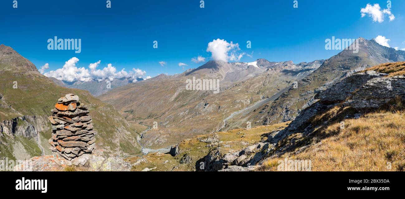 Francia, Savoia (73), Haute-Maurienne, Parco Nazionale della Vanoise, Bessans, vista panoramica della valle Avérolle dal Plan du Mont Séti Foto Stock