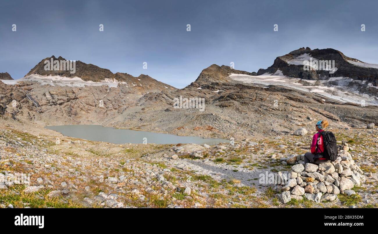Francia, Savoia (73), Haute-Maurienne, Parco Nazionale della Vanoise, Bonneval-sur-Arc, punto panoramico sul Lac des Sources inférieures (2722 m) (questo lago non esisteva 30 anni fa) e sui ghiacciai delle sorgenti dell'Arco Foto Stock