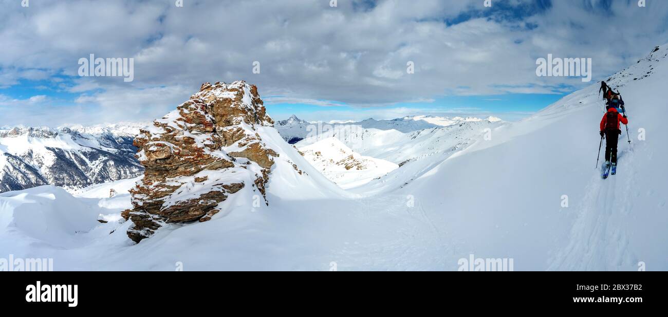 Francia, Hautes-Alpes (05), Parco Naturale Regionale di Queyras, Saint-Véran, etichettato i più bei villaggi di Francia, salendo verso il Pic de Château Renard Foto Stock