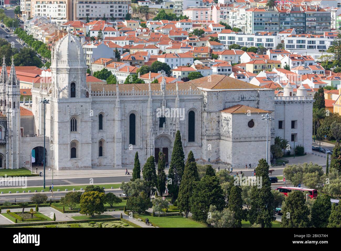 Portogallo, Lisbona, quartiere di Belem, monastero di mosteiro dos Jeronimos o Hieronymites, patrimonio mondiale dell'UNESCO (vista aerea) Foto Stock