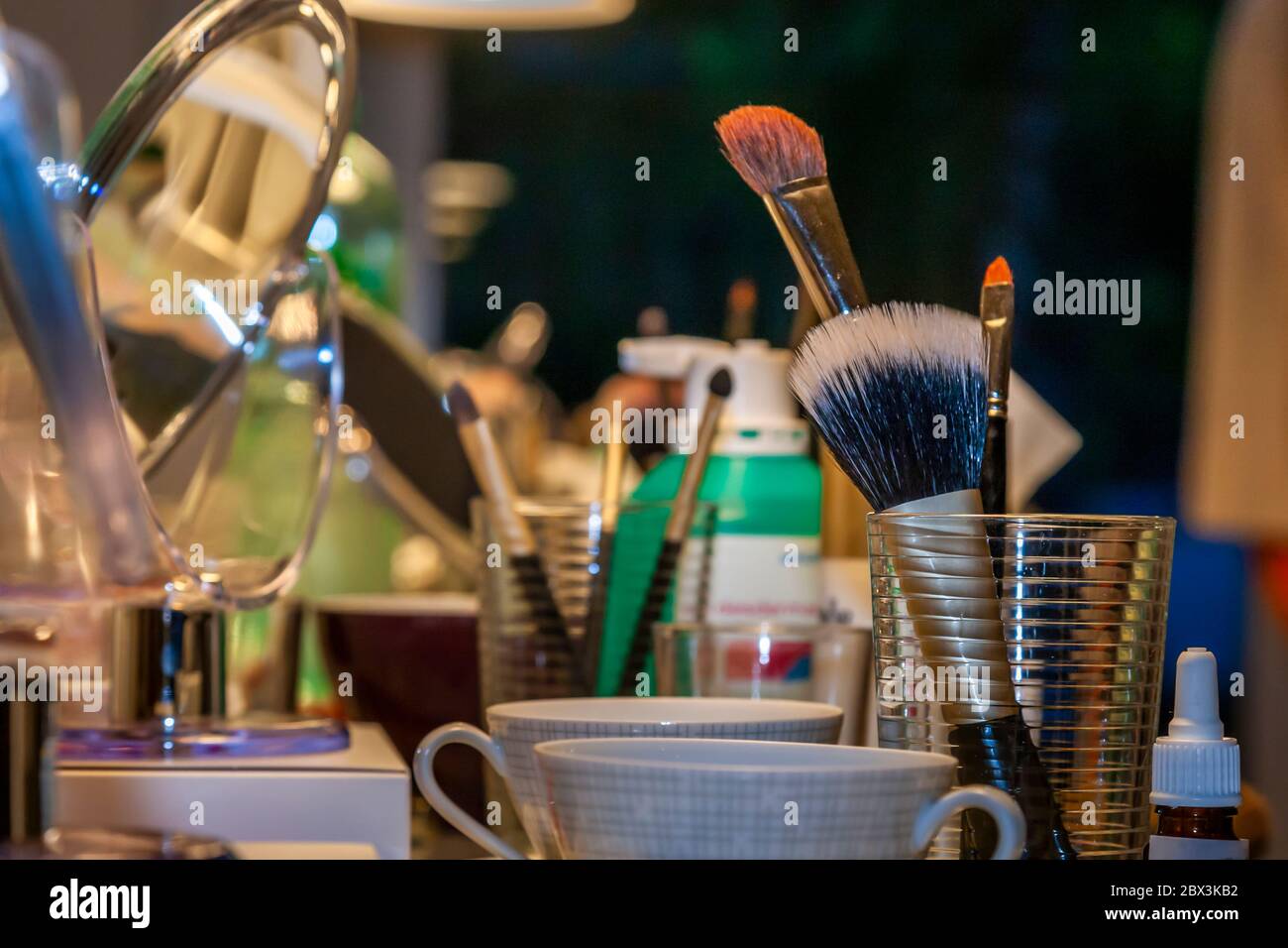 Spazzole presso il laboratorio di Cosmetics a Grevenbroich, Germania Foto Stock