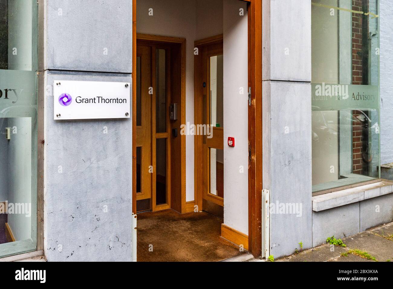 Ingresso agli uffici di Grant Thornton sul South Mall, Cork City, Irlanda. Foto Stock