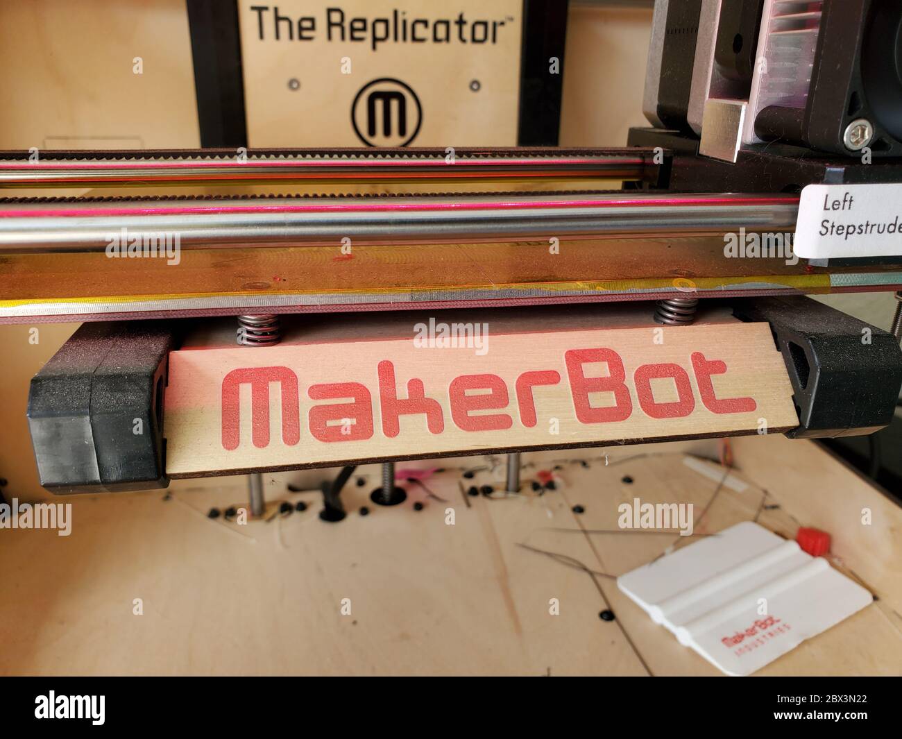 Primo piano del logo Macurbot sulla stampante 3D Replicator modello, San Ramon, California, 19 aprile 2020. () Foto Stock