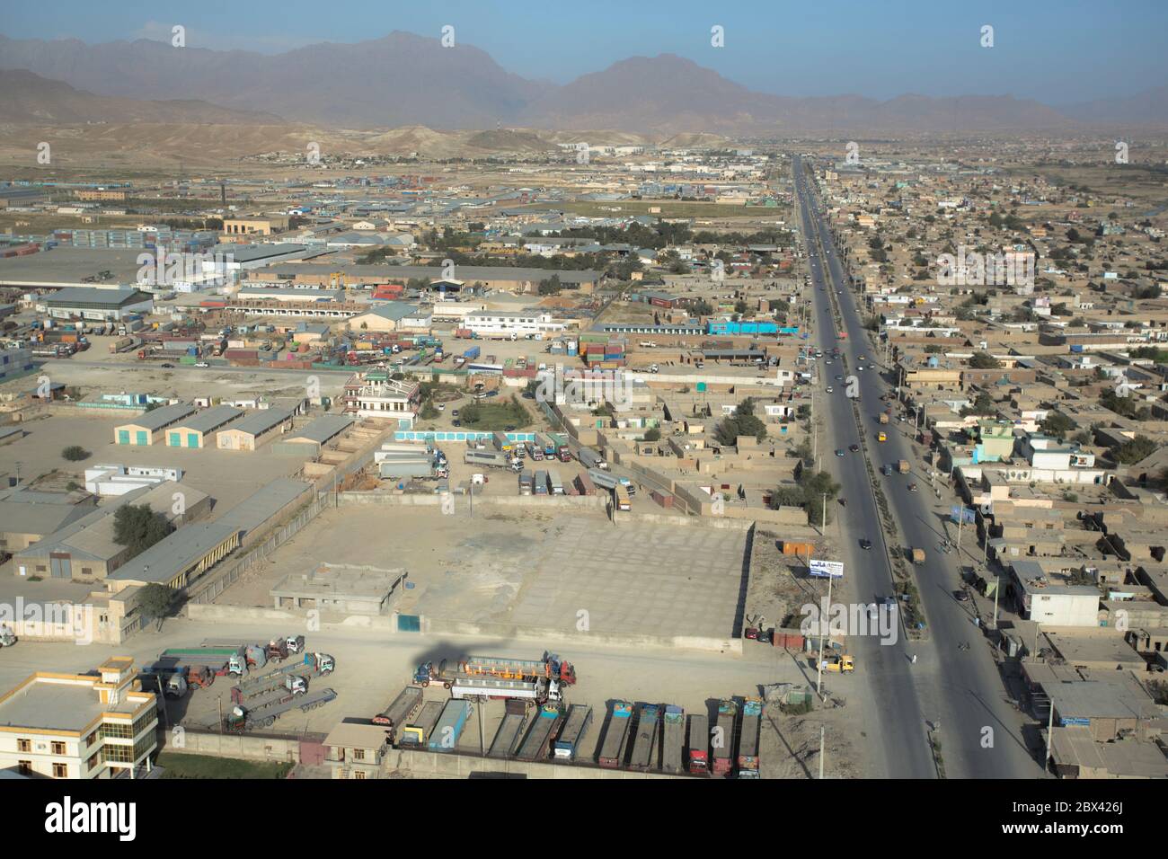Una linea stradale è stata collegata a due regioni da Kabul alla zona di Jalalabad, Afghanistan Foto Stock