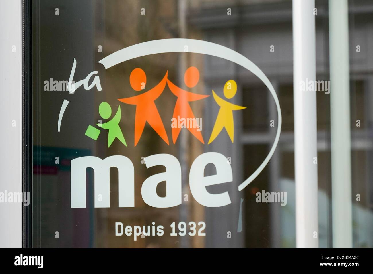 Bordeaux , Aquitaine / Francia - 06 01 2020 : mae segno logo di Mutuelle assicurazione de l'éduation di francese in edificio muro ufficio Foto Stock