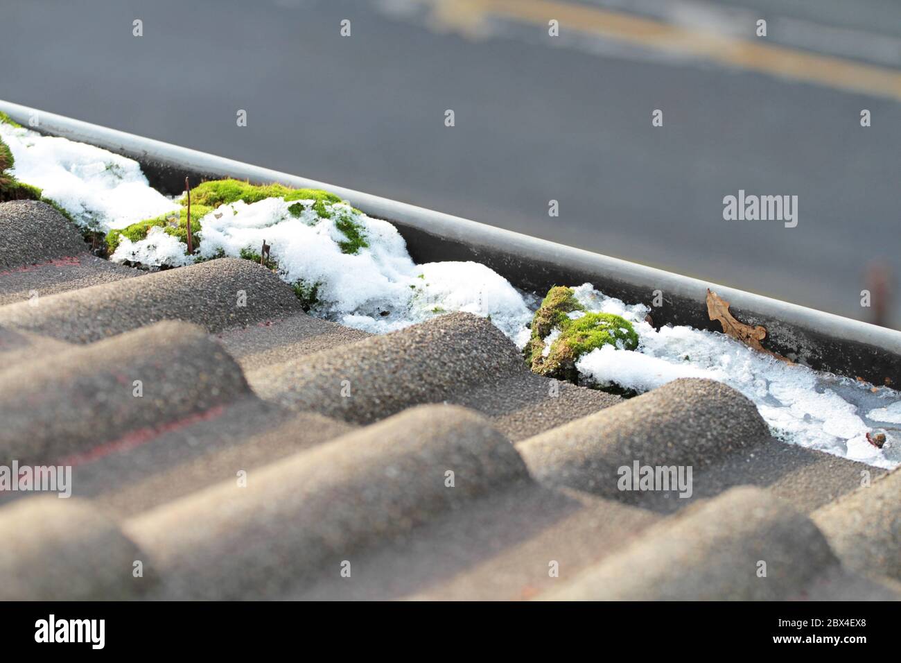 gocciolatoio inquinato in inverno Foto Stock