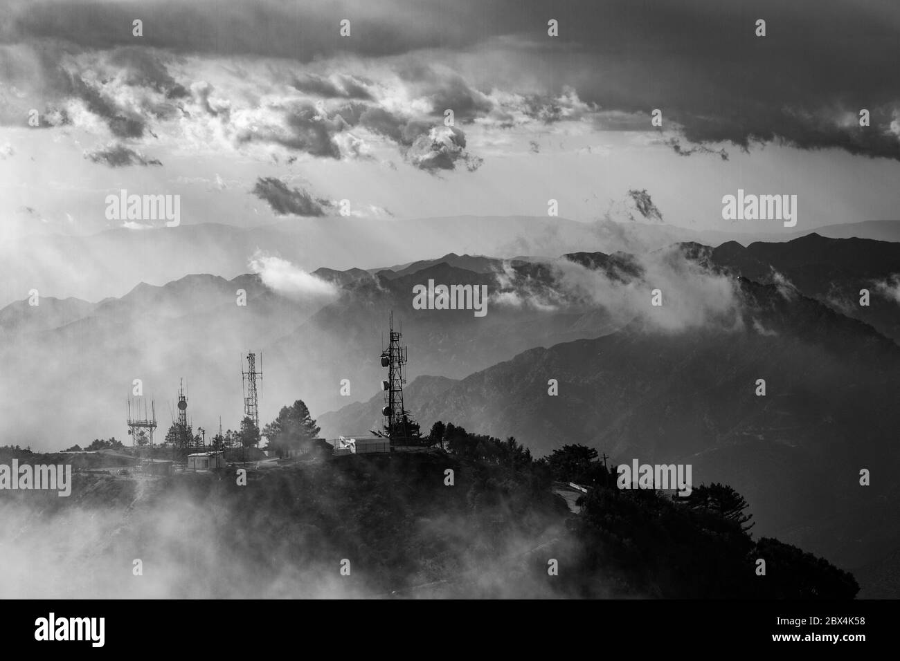 Nuvole sul monte Delusione nella California meridionale Foto Stock