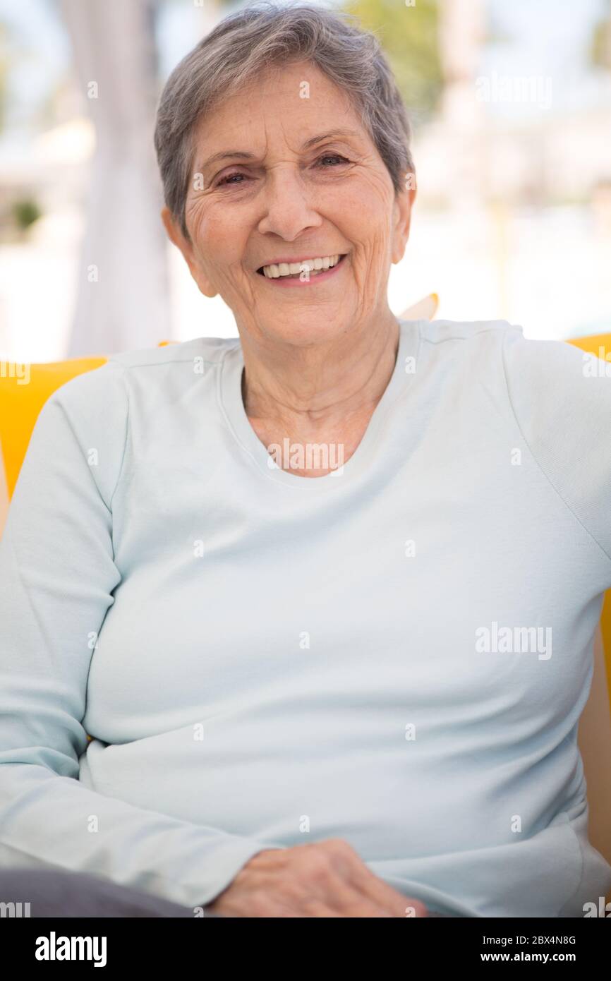 Ritratto di una coppia anziana signora sorridente. Foto Stock