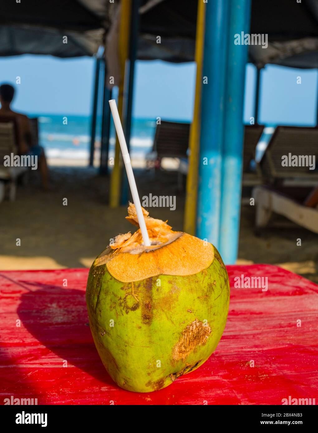 Succo di cocco, Beach Hut cafe, My Khe Beach, Danang, Vietnam Foto Stock