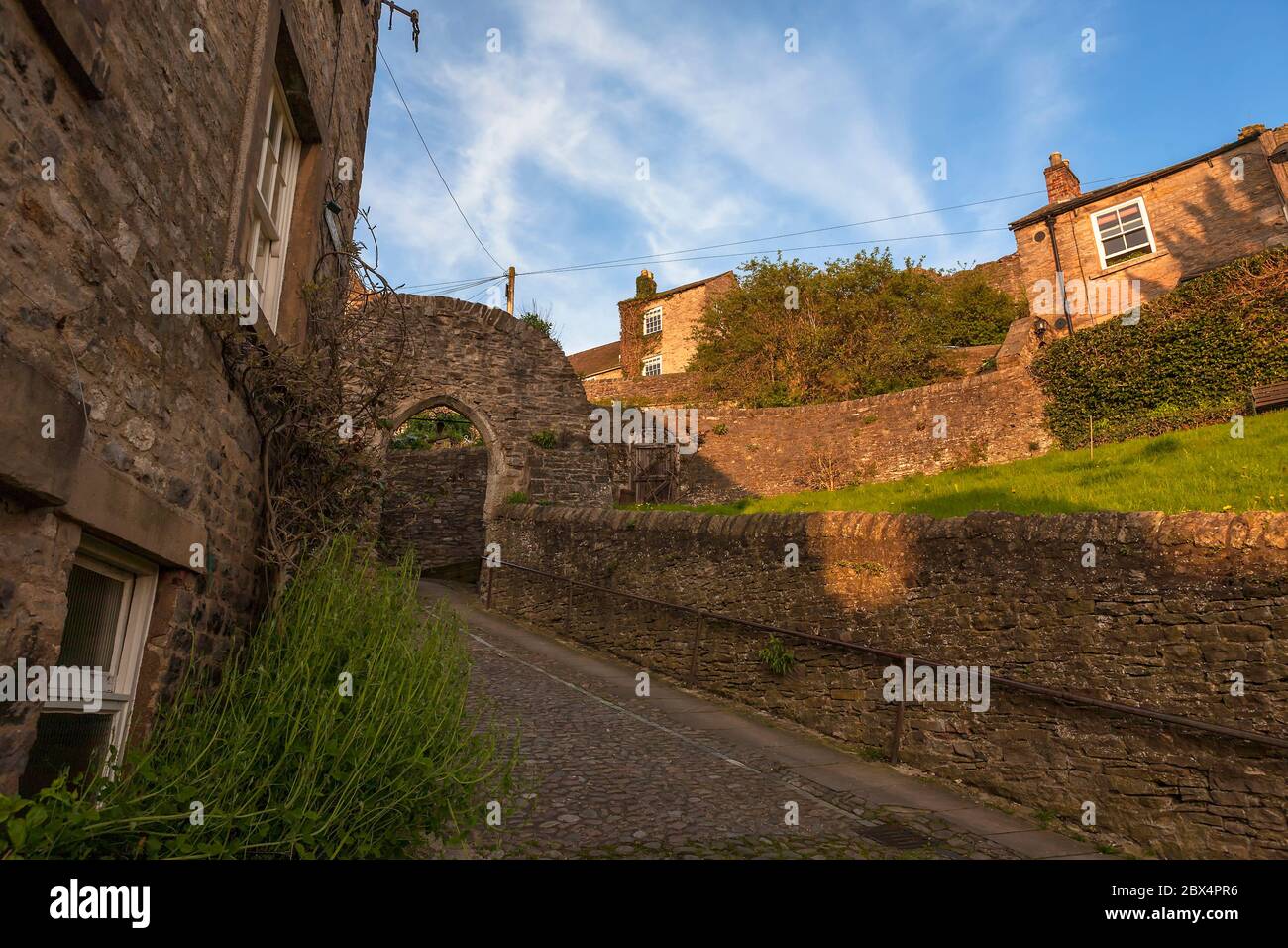 Il cancello di postern del Bar in Cornforth Hill, una corsia pedonale stretta in Richmond, il Nord Yorkshire, Inghilterra, Regno Unito Foto Stock