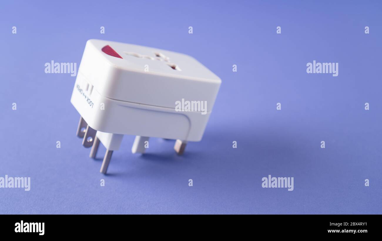 Adattatore da viaggio per più paesi. Kit adattatore spina internazionale. Adattatore universale per spina internazionale multi Travel Foto Stock