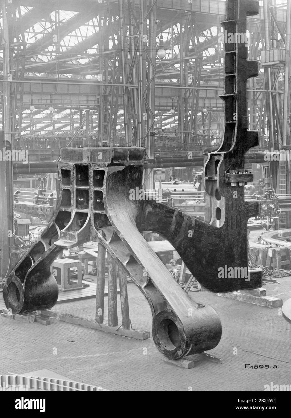 Spedire poppa per un vaporizzatore da 50,000 t nella fabbrica di acciaio fuso Krupp. Foto Stock