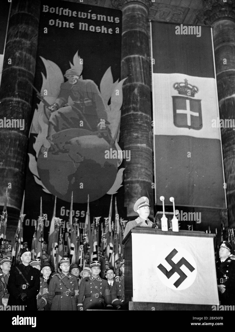 Rally di apertura di una mostra anti-bolscevica nel Reichstag di Berlino con il titolo "Bolschewismus ohne Maske" ("Bolscevismo senza maschera"). Foto Stock