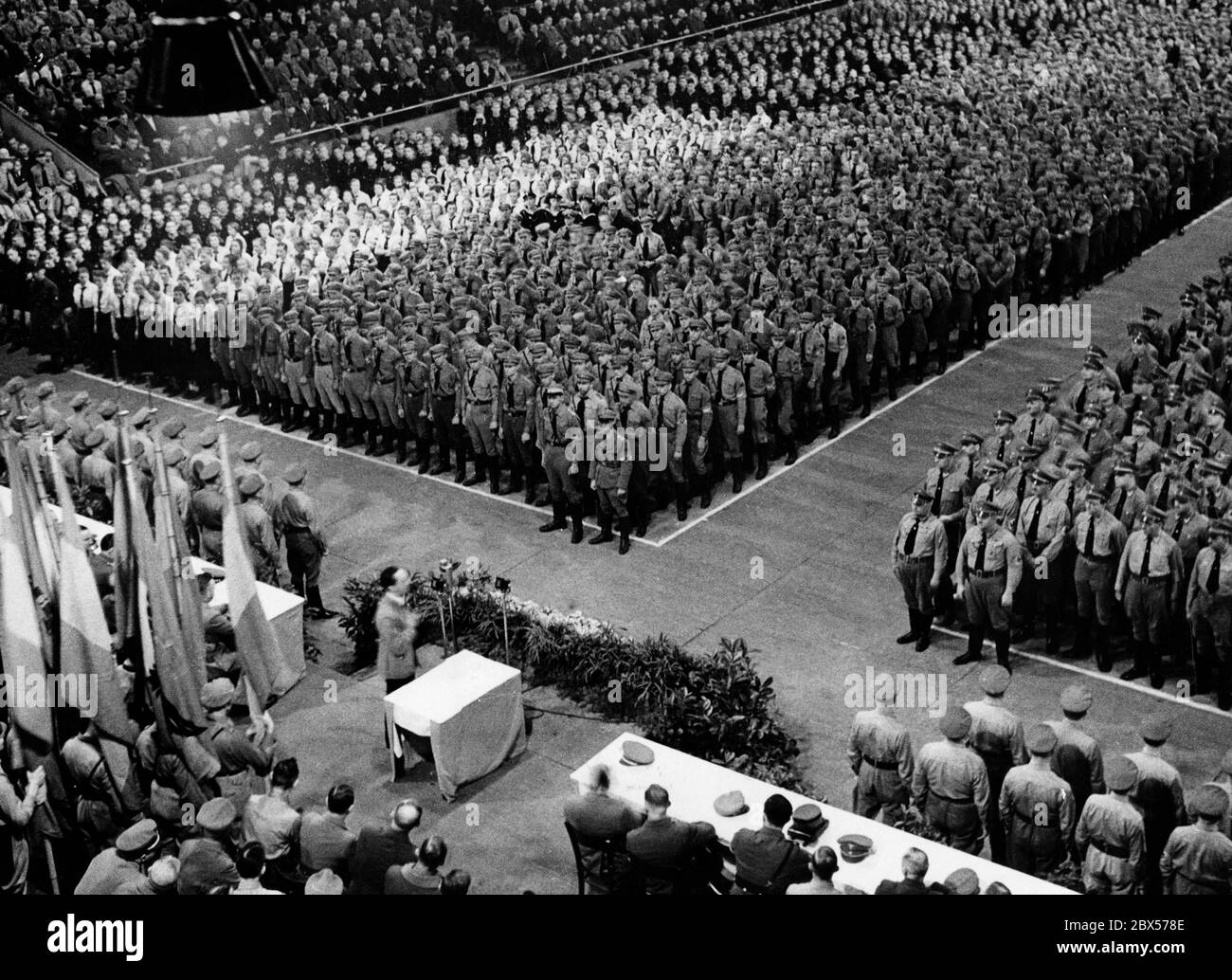 Panoramica dello Sportpalast durante il discorso di Joseph Goebbels sul giuramento dei leader politici in occasione del compleanno di Adolf Hitler. Foto Stock