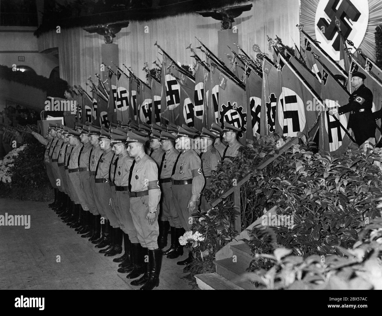 Giuramento di leader politici di Rudolf Hess al Berlin Sportpalast. Foto Stock