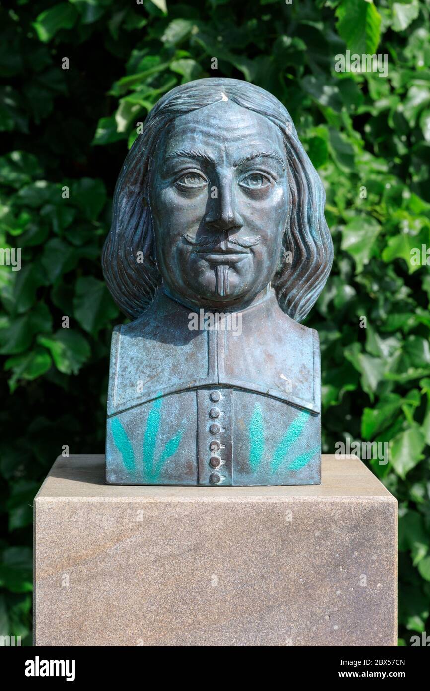 Busto e scultura di Christoph Bernhard Freiherr von Galen, Principe-vescovo di Münster, bronzo, Lüdinghausen, Germania Foto Stock