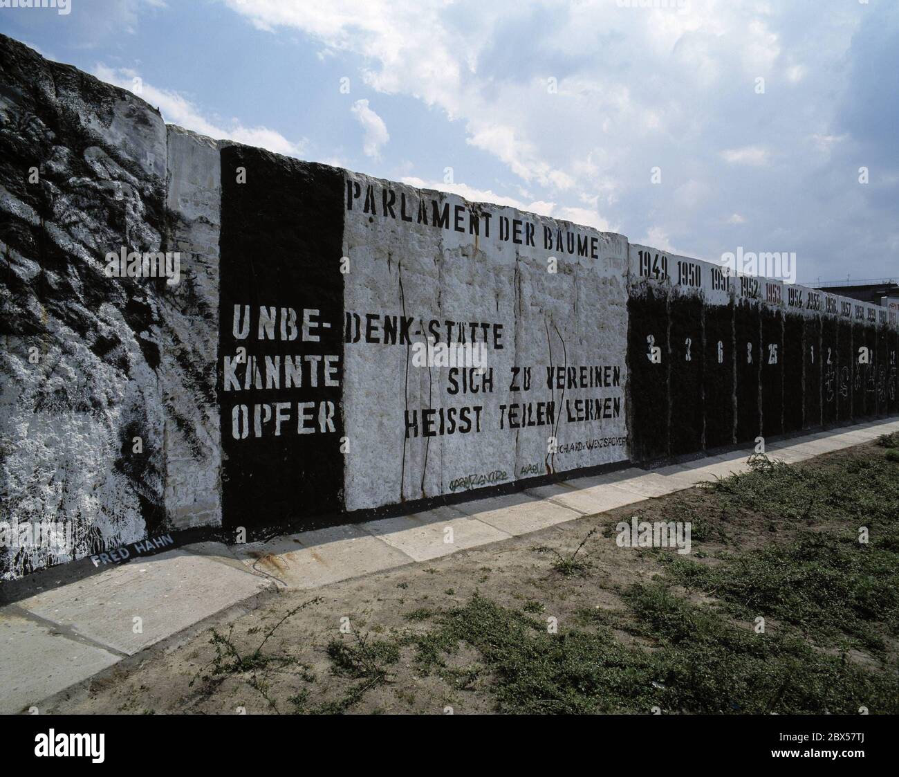 Memoriale in onore delle vittime e dei morti, che il muro di Berlino ha richiesto ai tempi del regime della RDT. Il Muro divise Berlino Ovest e Berlino Est dal 13 agosto 1961 al 9 novembre 1989. D-Berlino. Foto Stock