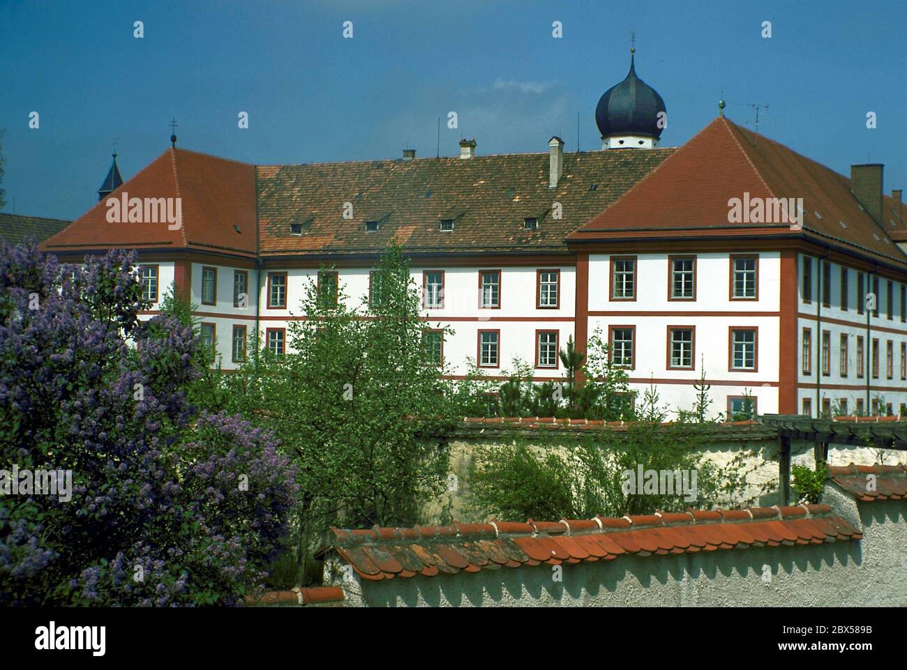 Il Monastero agostiniano Beuerberg, situato ai piedi delle Alpi, nel cosiddetto 'Pfaffenwinkel', è stato fondato nel 1121. (immagine non acquisita) Foto Stock